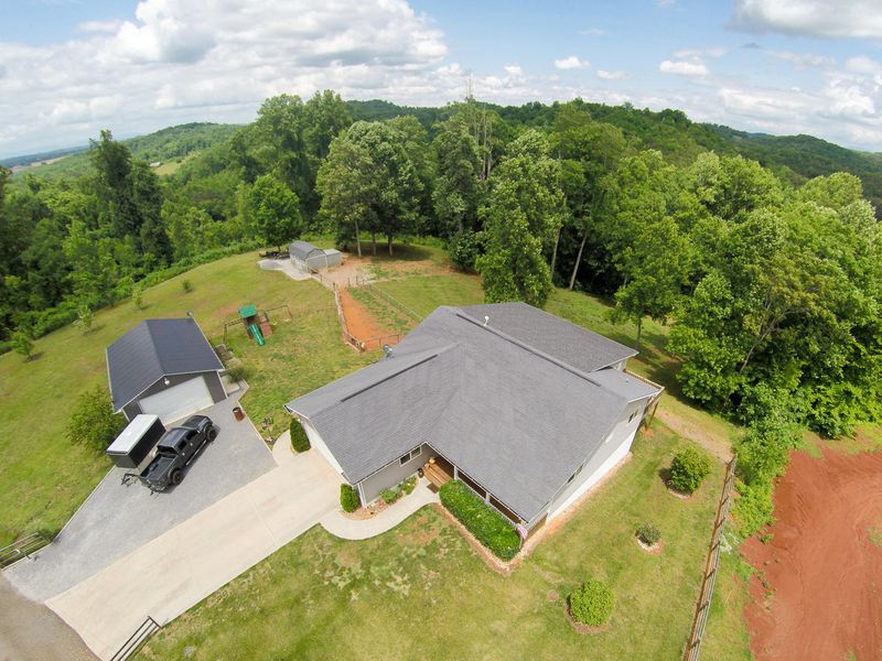 937 Doe Dr, Greenback, TN 37742