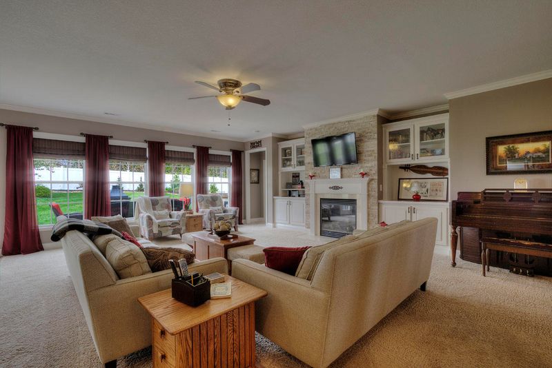 937 Granada Dr, Lenoir City, TN 37772