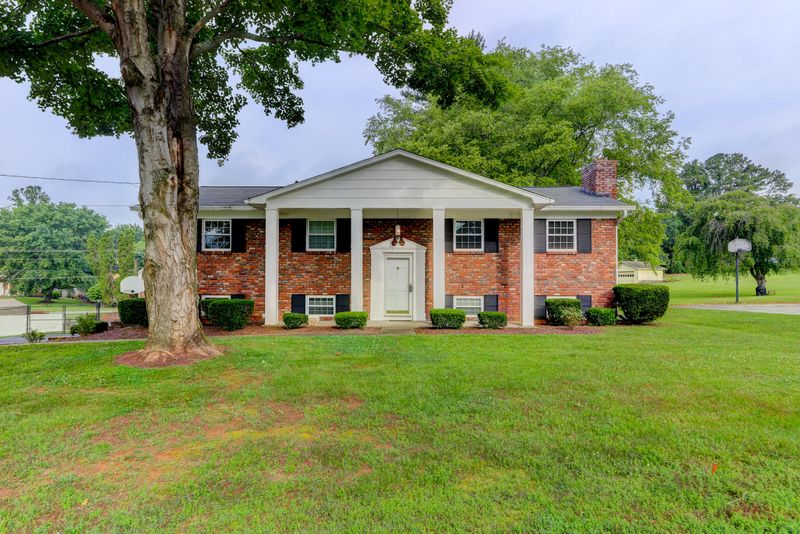 937 Roderick Rd, Knoxville, TN 37923