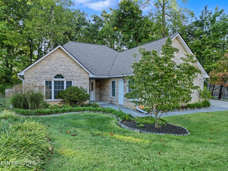 937 Saint Johns Dr, Maryville, TN 37801