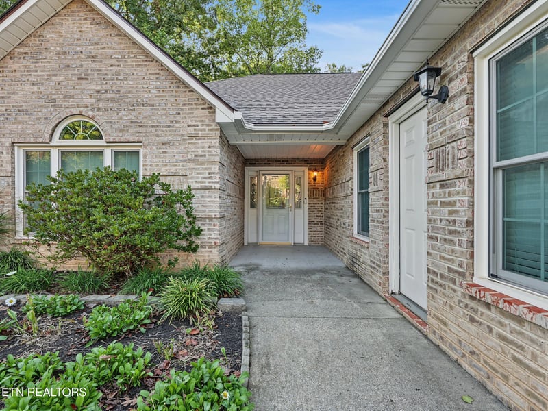 937 Saint Johns Dr, Maryville, TN 37801