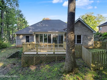 937 Saint Johns Dr, Maryville, TN 37801