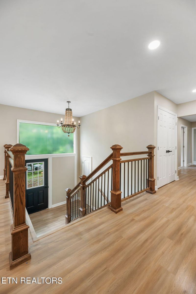938 W Outer Dr, Oak Ridge, TN 37830