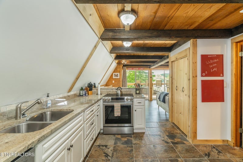 939 Flat Hollow Marina Rd, Speedwell, TN 37870