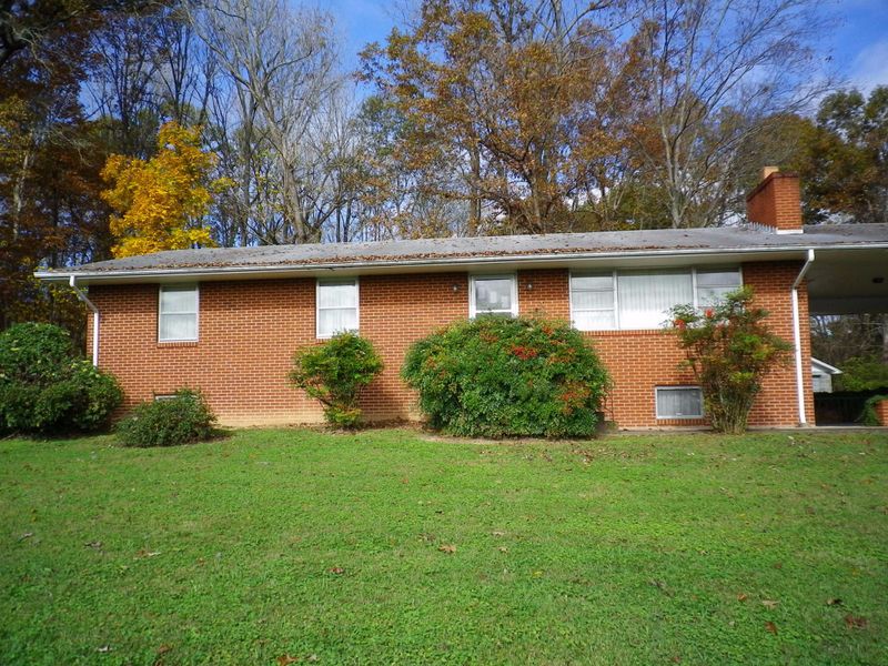 939 S Charles Seivers Blvd, Clinton, TN 37716