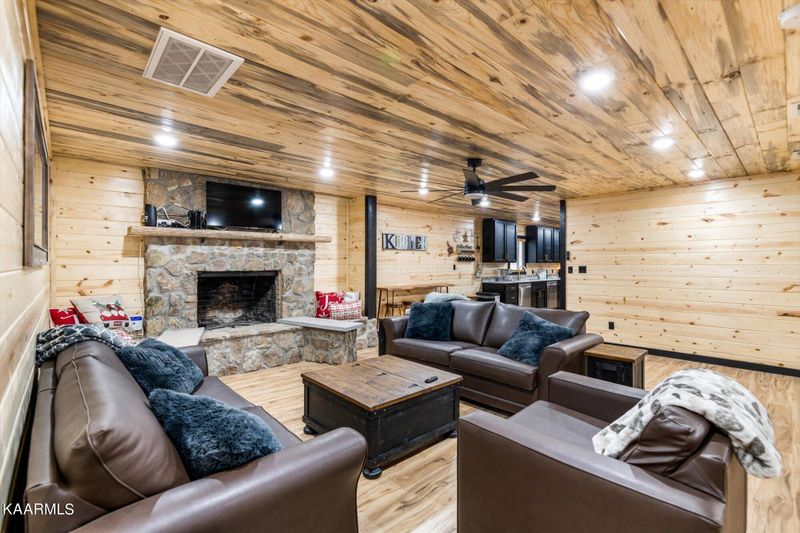 939 Topside Dr, Sevierville, TN 37862