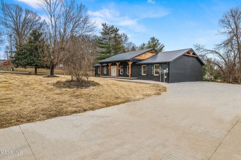 939 Topside Dr, Sevierville, TN 37862