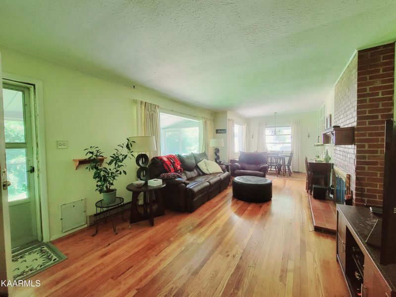 94 E Pasadena Rd, Oak Ridge, TN 37830