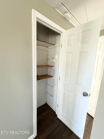 94 Hilltop Ln, Norris, TN 37828