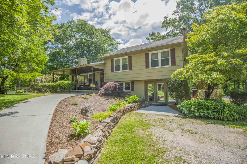 94 Reservoir Rd, Norris, TN 37828
