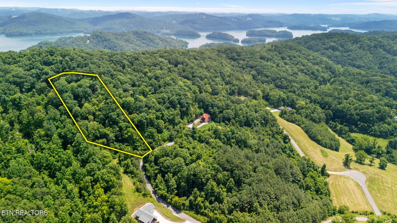 94 Swan Song Tr, Sharps Chapel, TN 37866
