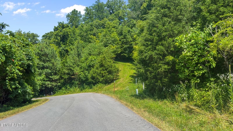94 Swan Song Tr, Sharps Chapel, TN 37866