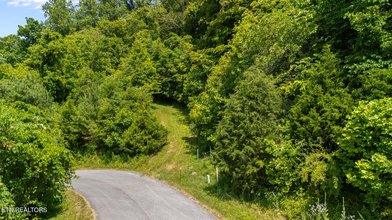 94 Swan Song Tr, Sharps Chapel, TN 37866
