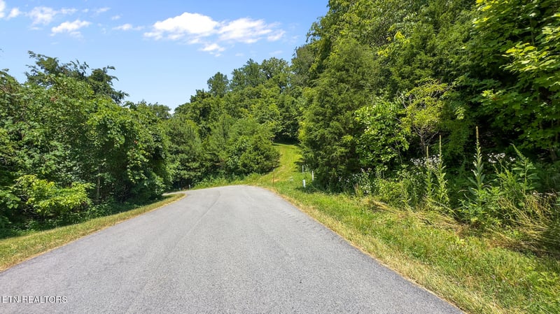 94 Swan Song Tr, Sharps Chapel, TN 37866