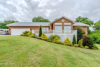 940 Hilltop Ln, Kodak, TN 37764