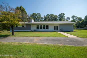 940 Riley Dr, Lenoir City, TN 37771