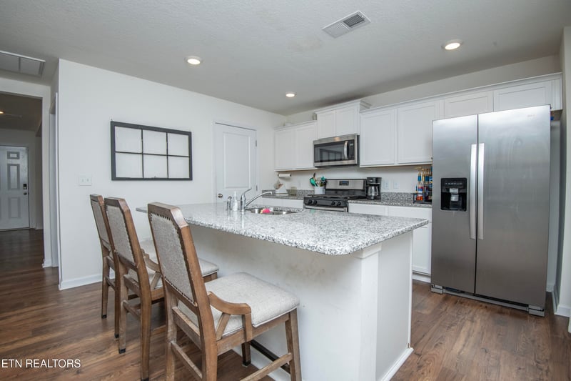 9400 Avian Forest Ln, Heiskell, TN 37754