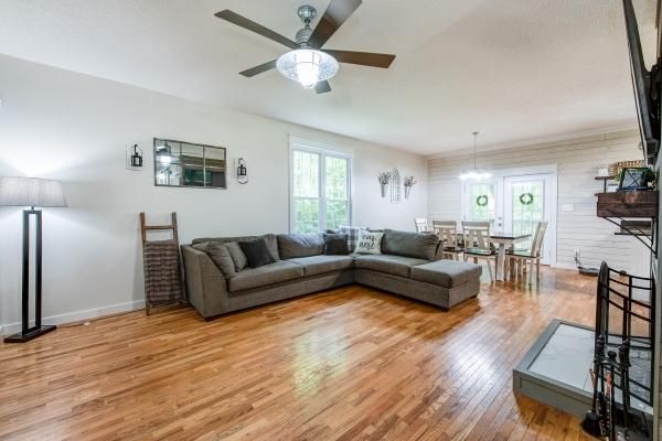9400 Jim Loy Rd, Strawberry Plains, TN 37871