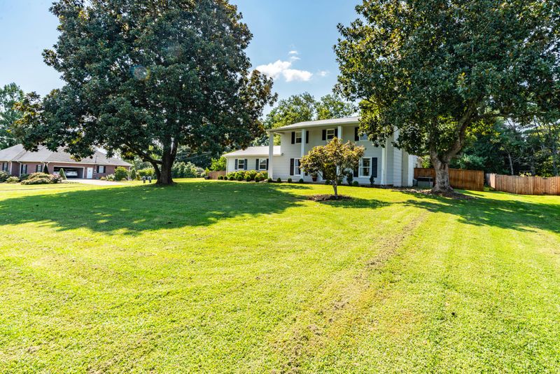 9401 NW Turf Rd, Knoxville, TN 37923