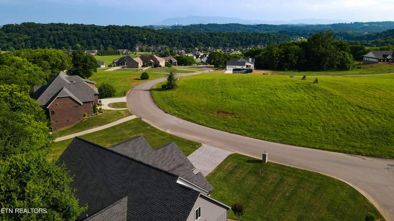 9401 Shirley Ann Rd, Kodak, TN 37764