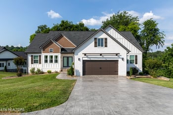 9401 Shirley Ann Rd, Kodak, TN 37764