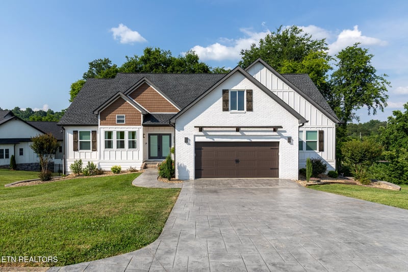 9401 Shirley Ann Rd, Kodak, TN 37764