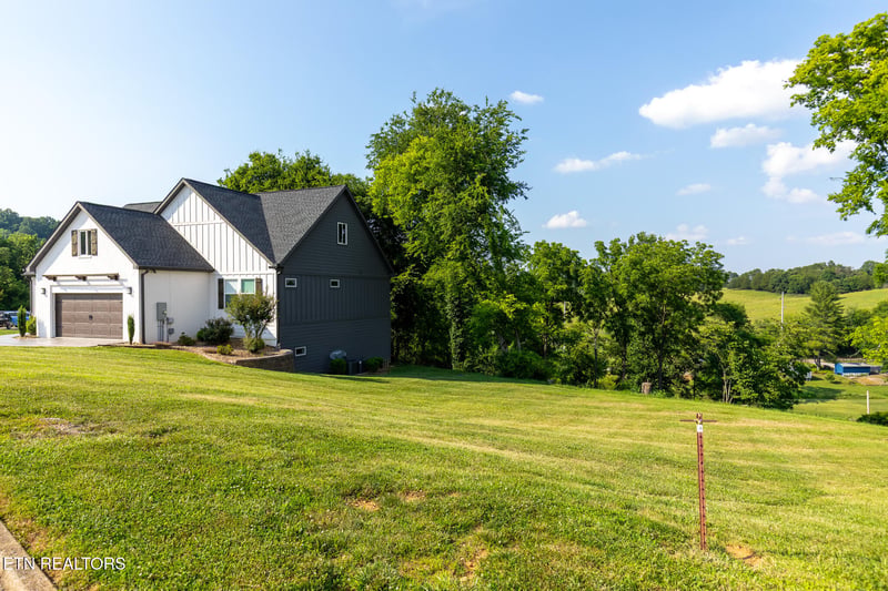 9401 Shirley Ann Rd, Kodak, TN 37764