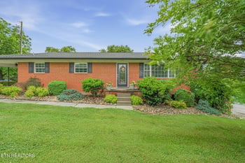 9402 Johnson Rd, Strawberry Plains, TN 37871