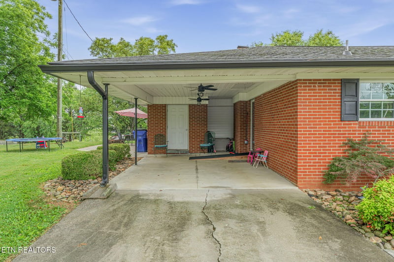 9402 Johnson Rd, Strawberry Plains, TN 37871