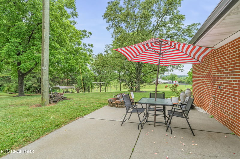 9402 Johnson Rd, Strawberry Plains, TN 37871