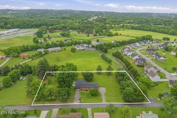 9402 Johnson Rd, Strawberry Plains, TN 37871