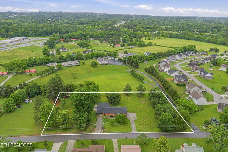 9402 Johnson Rd, Strawberry Plains, TN 37871