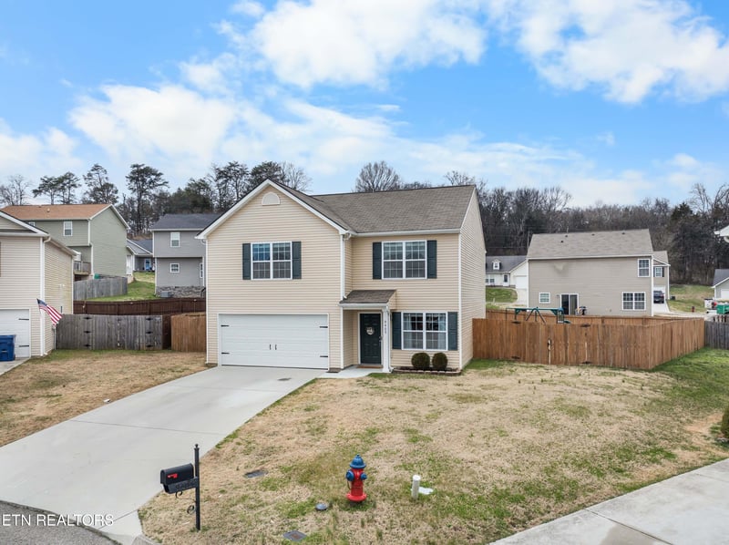 9405 Calla Lilly Ln, Mascot, TN 37806