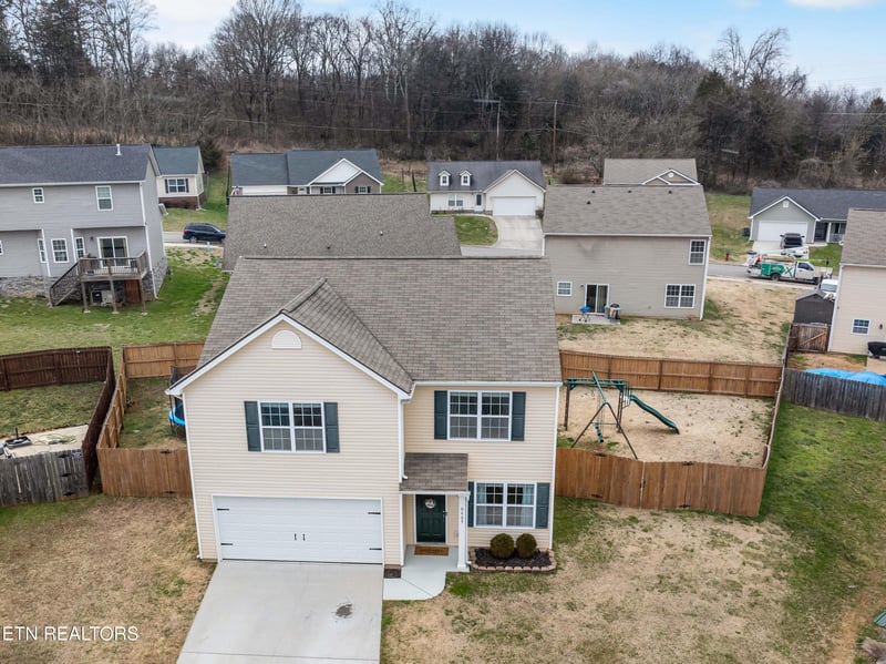 9405 Calla Lilly Ln, Mascot, TN 37806