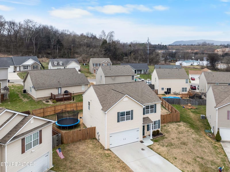 9405 Calla Lilly Ln, Mascot, TN 37806