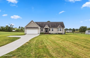 941 Oakland Rd, Sweetwater, TN 37874