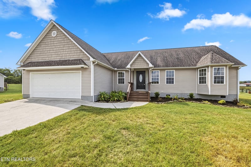 941 Oakland Rd, Sweetwater, TN 37874