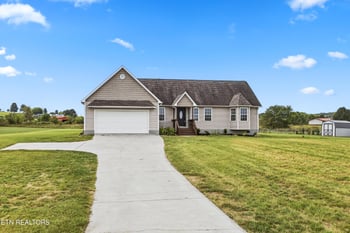 941 Oakland Rd, Sweetwater, TN 37874