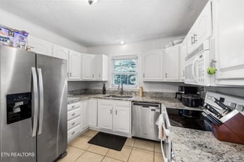 941 Rosedale Ave, Kingston, TN 37763