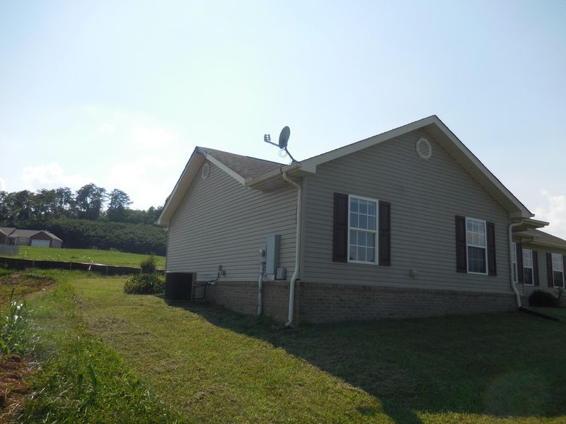 9412 Calla Lilly, Mascot, TN 37806