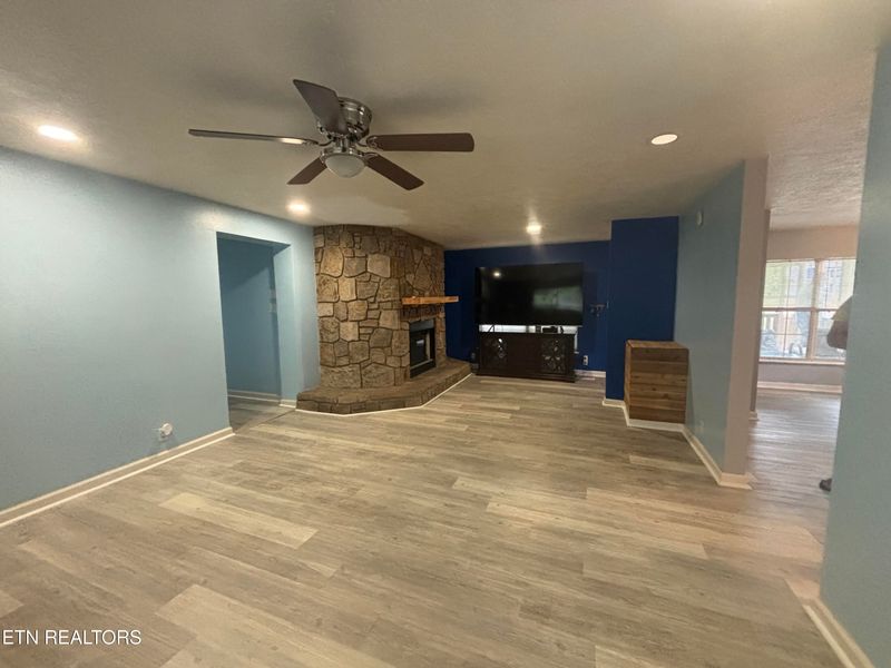 9416 College St, Strawberry Plains, TN 37871