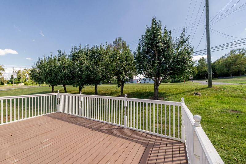 9419 Mascot Rd, Mascot, TN 37806