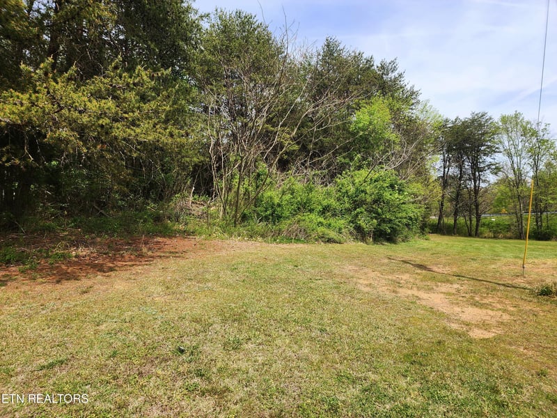 942 Honeysuckle Rd, Maryville, TN 37801