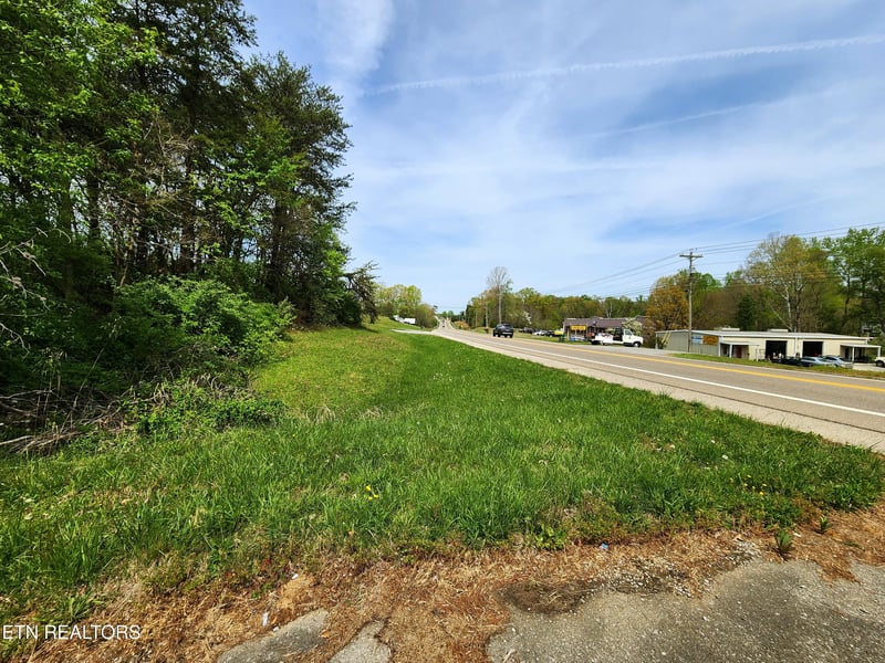 942 Honeysuckle Rd, Maryville, TN 37801