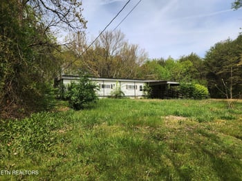 942 Honeysuckle Rd, Maryville, TN 37801