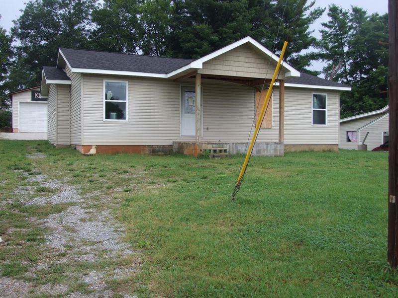 942 Mulberry St, Loudon, TN 37774
