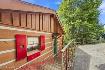 942 Vixen Rn, Gatlinburg, TN 37738