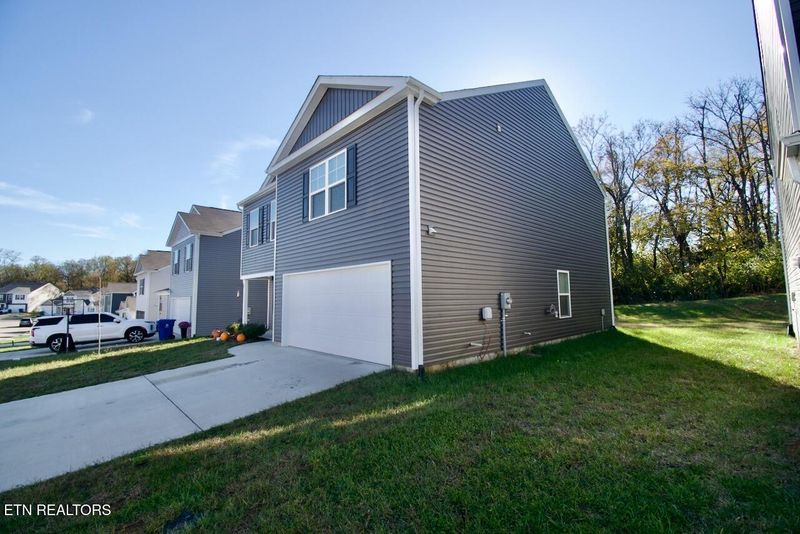 9425 River Cane Rd, Mascot, TN 37806