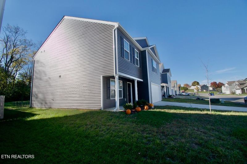 9425 River Cane Rd, Mascot, TN 37806