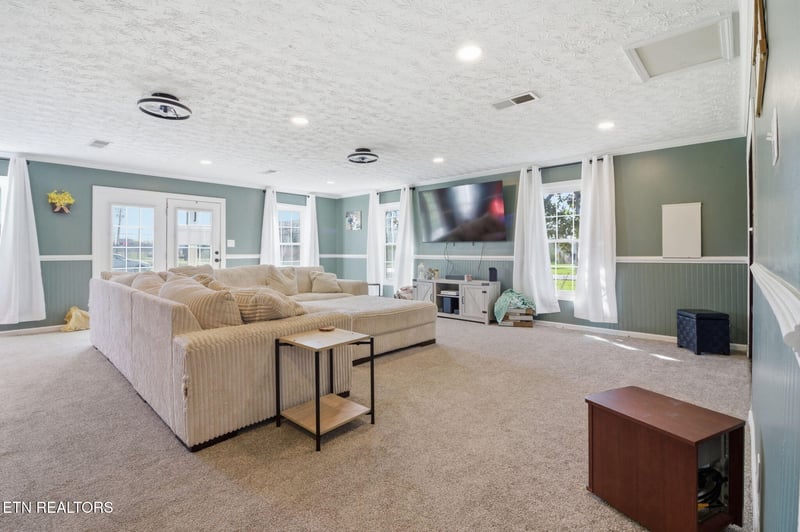 9427 Mascot Rd, Mascot, TN 37806
